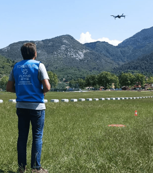Improve your drone piloting skills with Flying Eye’s comprehensive training courses.